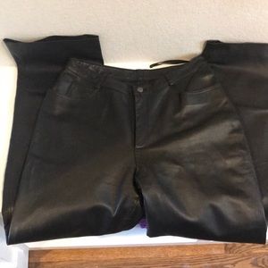 VAKKO Black pleather biker pants